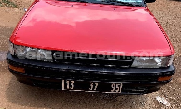 Sayi Na hannu Toyota Corolla Red Mota in Yaounde a Babban Kamaru Sayi Na hannu Toyota Corolla Red Mota in Yaounde a Babban Kamaru