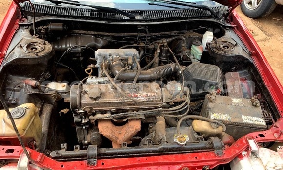 Sayi Na hannu Toyota Corolla Red Mota in Yaounde a Babban Kamaru Sayi Na hannu Toyota Corolla Red Mota in Yaounde a Babban Kamaru