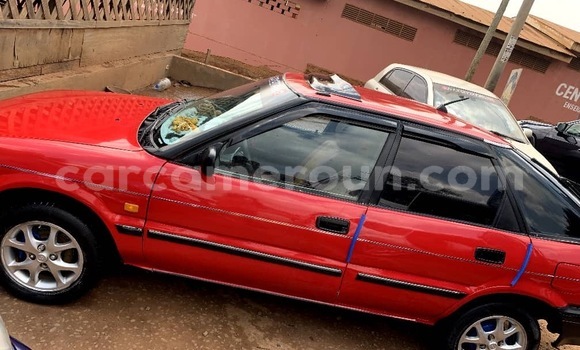 Sayi Na hannu Toyota Corolla Red Mota in Yaounde a Babban Kamaru Sayi Na hannu Toyota Corolla Red Mota in Yaounde a Babban Kamaru