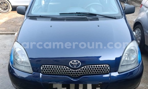 Sayi Na hannu Toyota Yaris Blue Mota in Douala a Ƙasar Kamaru