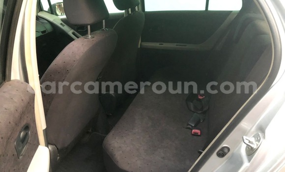 Sayi Imported Toyota Vitz Azurfa Mota in Douala a Ƙasar Kamaru Sayi Imported Toyota Vitz Azurfa Mota in Douala a Ƙasar Kamaru