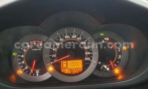 Sayi Na hannu Toyota RAV4 Black Mota in Douala a Ƙasar Kamaru Sayi Na hannu Toyota RAV4 Black Mota in Douala a Ƙasar Kamaru