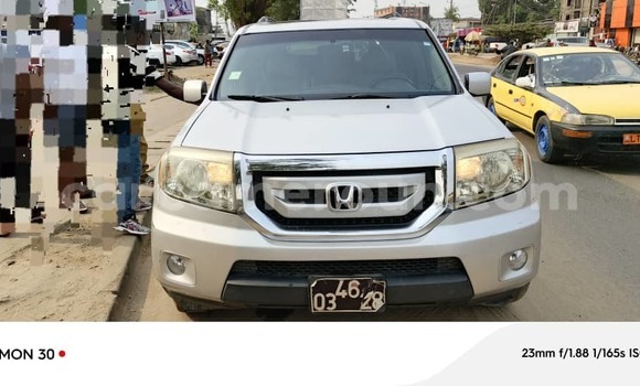 Sayi Na hannu Honda Pilot Azurfa Mota in Douala a Ƙasar Kamaru