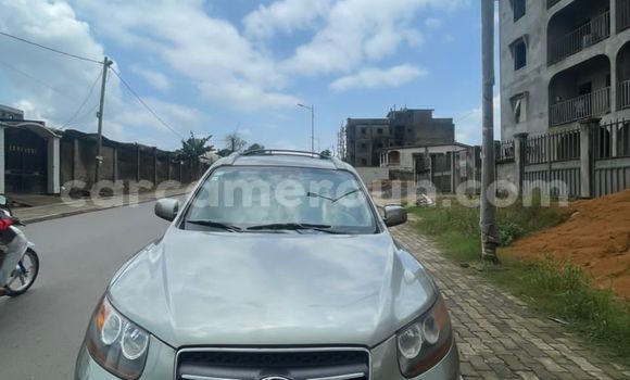 Sayi Na hannu Hyundai Santa Fe Azurfa Mota in Douala a Ƙasar Kamaru