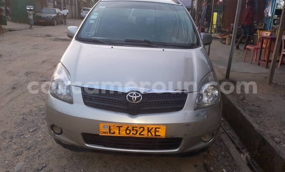 Sayi Na hannu Toyota Corolla Verso Brown Mota in Douala a Ƙasar Kamaru