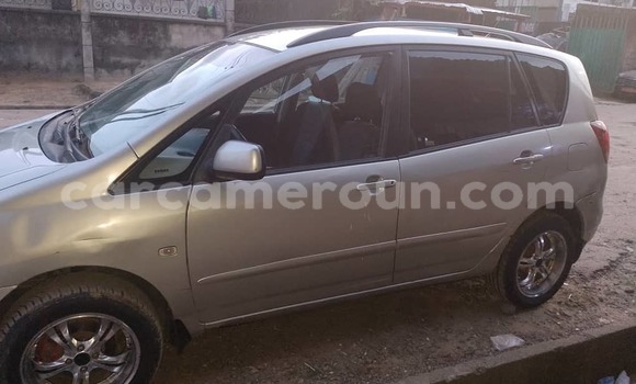 Acheter Occasion Voiture Toyota Corolla Verso Marron à Douala, Littoral Cameroon Acheter Occasion Voiture Toyota Corolla Verso Marron à Douala, Littoral Cameroon