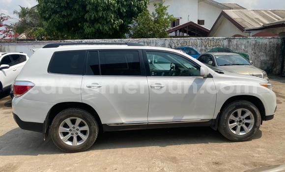Buy Used Toyota Highlander White Car in Douala in Littoral Cameroon Buy Used Toyota Highlander White Car in Douala in Littoral Cameroon