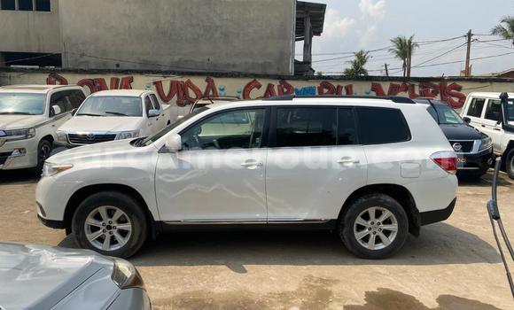 Buy Used Toyota Highlander White Car in Douala in Littoral Cameroon Buy Used Toyota Highlander White Car in Douala in Littoral Cameroon