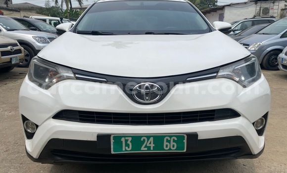 Sayi Sabo Toyota RAV4 White Mota in Douala a Ƙasar Kamaru Sayi Sabo Toyota RAV4 White Mota in Douala a Ƙasar Kamaru