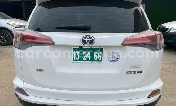 Sayi Sabo Toyota RAV4 White Mota in Douala a Ƙasar Kamaru Sayi Sabo Toyota RAV4 White Mota in Douala a Ƙasar Kamaru