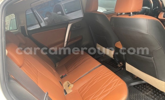 Sayi Sabo Toyota RAV4 White Mota in Douala a Ƙasar Kamaru Sayi Sabo Toyota RAV4 White Mota in Douala a Ƙasar Kamaru