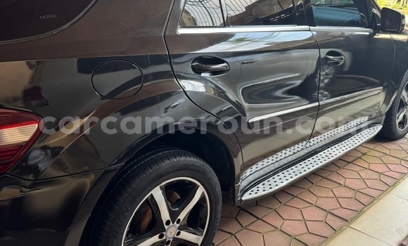 Sayi Na hannu Mercedes‒Benz ML–Class Black Mota in Douala a Ƙasar Kamaru Sayi Na hannu Mercedes‒Benz ML–Class Black Mota in Douala a Ƙasar Kamaru