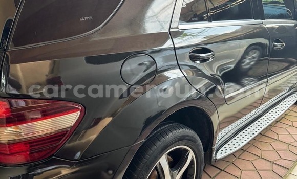 Sayi Na hannu Mercedes‒Benz ML–Class Black Mota in Douala a Ƙasar Kamaru Sayi Na hannu Mercedes‒Benz ML–Class Black Mota in Douala a Ƙasar Kamaru