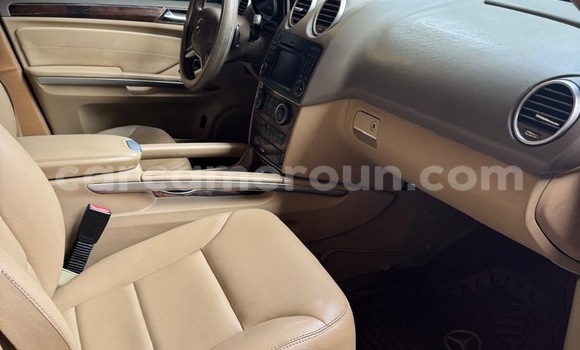 Sayi Na hannu Mercedes‒Benz ML–Class Black Mota in Douala a Ƙasar Kamaru Sayi Na hannu Mercedes‒Benz ML–Class Black Mota in Douala a Ƙasar Kamaru