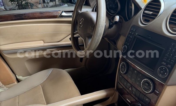 Sayi Na hannu Mercedes‒Benz ML–Class Black Mota in Douala a Ƙasar Kamaru Sayi Na hannu Mercedes‒Benz ML–Class Black Mota in Douala a Ƙasar Kamaru