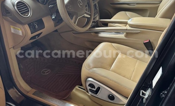 Sayi Na hannu Mercedes‒Benz ML–Class Black Mota in Douala a Ƙasar Kamaru Sayi Na hannu Mercedes‒Benz ML–Class Black Mota in Douala a Ƙasar Kamaru