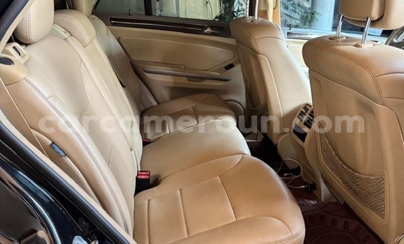 Sayi Na hannu Mercedes‒Benz ML–Class Black Mota in Douala a Ƙasar Kamaru Sayi Na hannu Mercedes‒Benz ML–Class Black Mota in Douala a Ƙasar Kamaru
