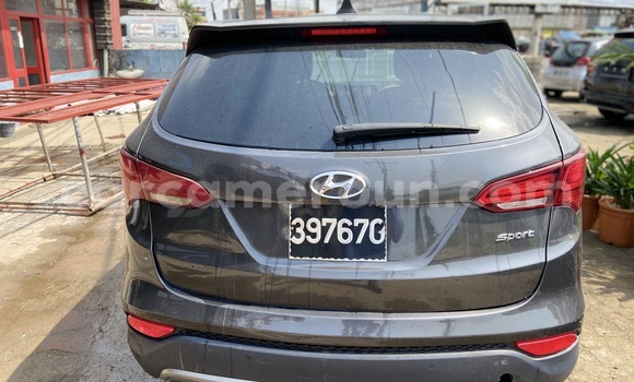 Sayi Imported Hyundai Santa Fe Azurfa Mota in Douala a Ƙasar Kamaru Sayi Imported Hyundai Santa Fe Azurfa Mota in Douala a Ƙasar Kamaru