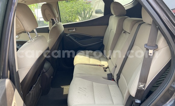 Sayi Imported Hyundai Santa Fe Azurfa Mota in Douala a Ƙasar Kamaru Sayi Imported Hyundai Santa Fe Azurfa Mota in Douala a Ƙasar Kamaru