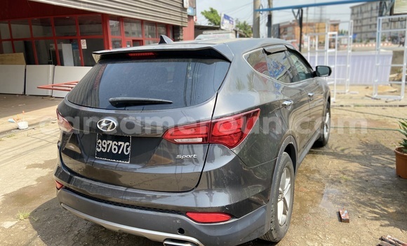 Sayi Imported Hyundai Santa Fe Azurfa Mota in Douala a Ƙasar Kamaru Sayi Imported Hyundai Santa Fe Azurfa Mota in Douala a Ƙasar Kamaru