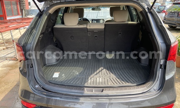 Sayi Imported Hyundai Santa Fe Azurfa Mota in Douala a Ƙasar Kamaru Sayi Imported Hyundai Santa Fe Azurfa Mota in Douala a Ƙasar Kamaru