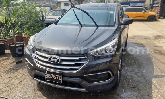 Sayi Imported Hyundai Santa Fe Azurfa Mota in Douala a Ƙasar Kamaru Sayi Imported Hyundai Santa Fe Azurfa Mota in Douala a Ƙasar Kamaru