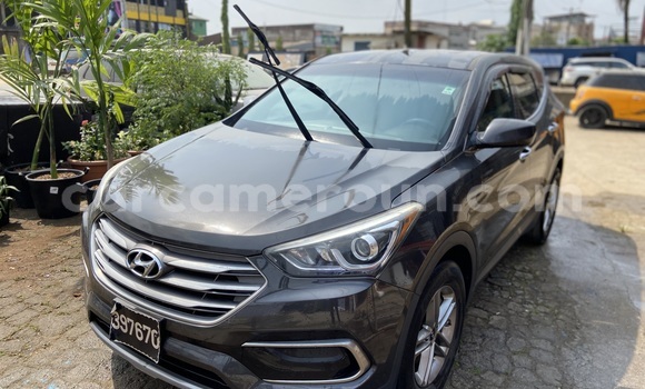 Sayi Imported Hyundai Santa Fe Azurfa Mota in Douala a Ƙasar Kamaru Sayi Imported Hyundai Santa Fe Azurfa Mota in Douala a Ƙasar Kamaru