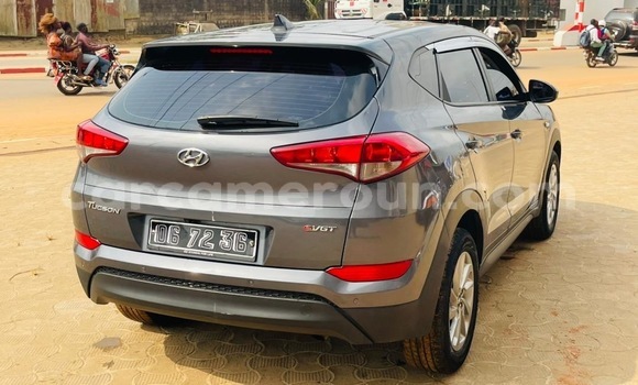 Sayi Imported Hyundai Tucson Azurfa Mota in Douala a Ƙasar Kamaru Sayi Imported Hyundai Tucson Azurfa Mota in Douala a Ƙasar Kamaru