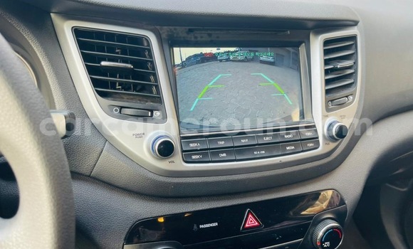 Sayi Imported Hyundai Tucson Azurfa Mota in Douala a Ƙasar Kamaru Sayi Imported Hyundai Tucson Azurfa Mota in Douala a Ƙasar Kamaru