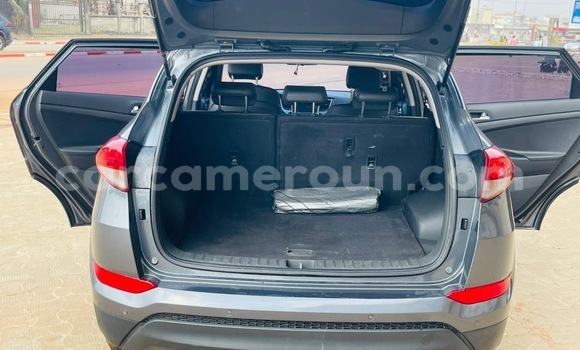 Sayi Imported Hyundai Tucson Azurfa Mota in Douala a Ƙasar Kamaru Sayi Imported Hyundai Tucson Azurfa Mota in Douala a Ƙasar Kamaru