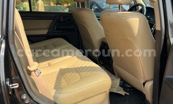 Acheter Neuf Voiture Toyota Land Cruiser Prado Noir à Yaoundé, Central Cameroon Acheter Neuf Voiture Toyota Land Cruiser Prado Noir à Yaoundé, Central Cameroon