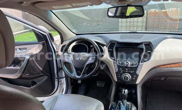 Sayi Na hannu Hyundai Santa Fe White Mota in Douala a Ƙasar Kamaru Sayi Na hannu Hyundai Santa Fe White Mota in Douala a Ƙasar Kamaru