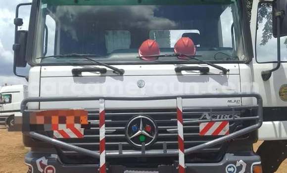 Sayi Na hannu Mercedes‒Benz 1213 White Babbar mota in Douala a Ƙasar Kamaru