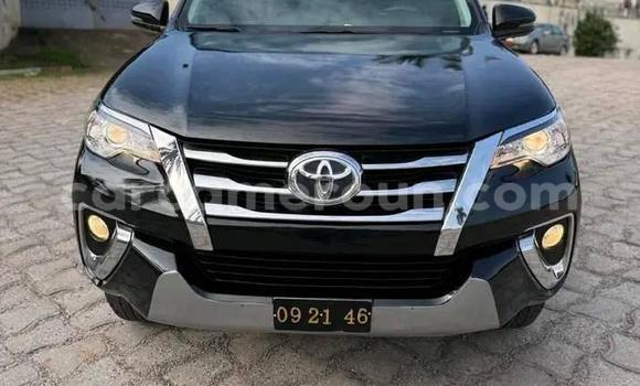 Sayi Na hannu Toyota Fortuner Black Mota in Douala a Ƙasar Kamaru
