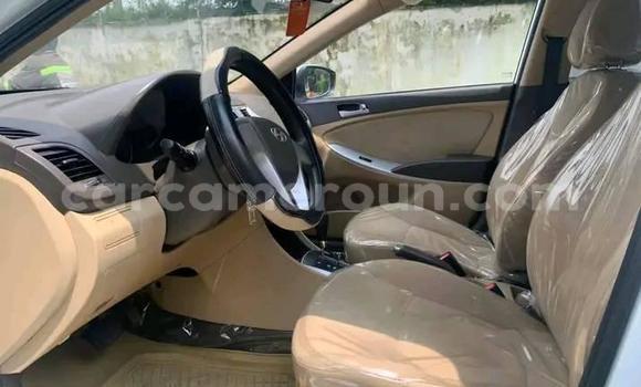 Sayi Na hannu Hyundai Accent White Mota in Douala a Ƙasar Kamaru Sayi Na hannu Hyundai Accent White Mota in Douala a Ƙasar Kamaru