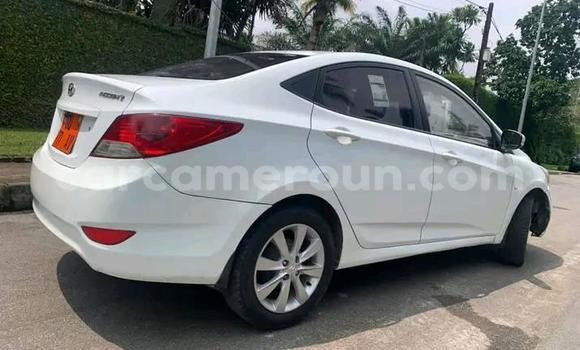 Sayi Na hannu Hyundai Accent White Mota in Douala a Ƙasar Kamaru Sayi Na hannu Hyundai Accent White Mota in Douala a Ƙasar Kamaru