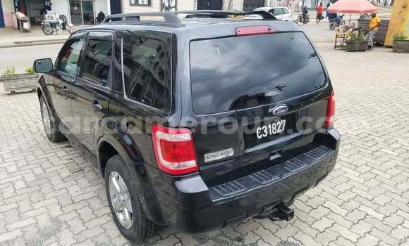 Sayi Na hannu Ford Escape Black Mota in Douala a Ƙasar Kamaru Sayi Na hannu Ford Escape Black Mota in Douala a Ƙasar Kamaru