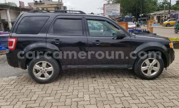 Sayi Na hannu Ford Escape Black Mota in Douala a Ƙasar Kamaru Sayi Na hannu Ford Escape Black Mota in Douala a Ƙasar Kamaru