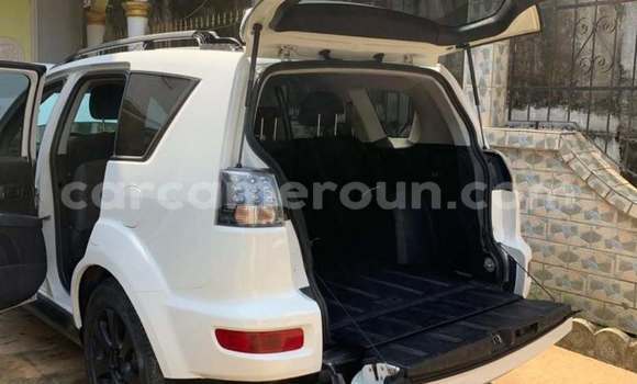 Sayi Na hannu Toyota Corolla Sauran Mota in Douala a Ƙasar Kamaru Sayi Na hannu Toyota Corolla Sauran Mota in Douala a Ƙasar Kamaru