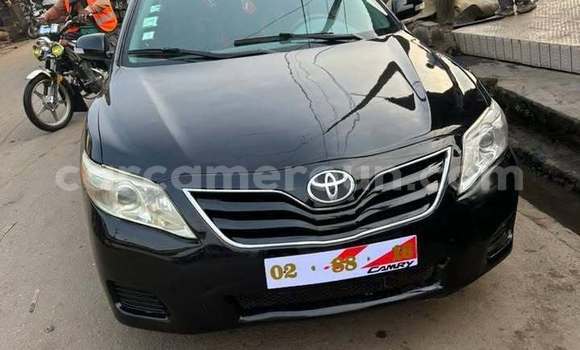 Sayi Na hannu Toyota Camry Black Mota in Douala a Ƙasar Kamaru