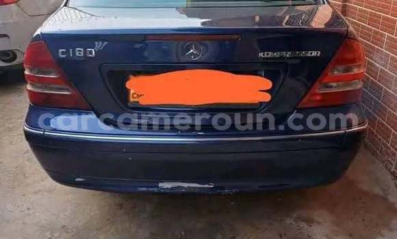 Sayi Na hannu Mercedes‒Benz C–Class Blue Mota in Douala a Ƙasar Kamaru Sayi Na hannu Mercedes‒Benz C–Class Blue Mota in Douala a Ƙasar Kamaru