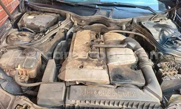 Sayi Na hannu Mercedes‒Benz C–Class Blue Mota in Douala a Ƙasar Kamaru Sayi Na hannu Mercedes‒Benz C–Class Blue Mota in Douala a Ƙasar Kamaru