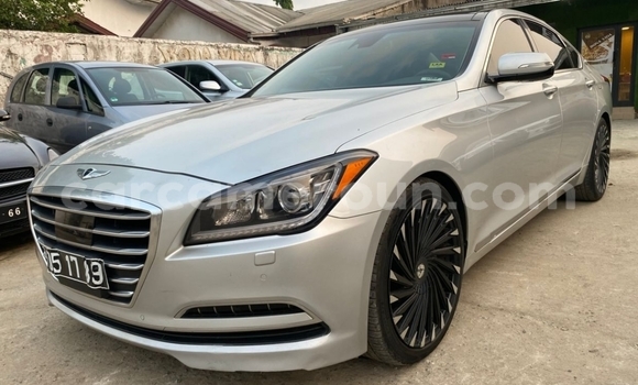 Sayi Imported Hyundai Genesis Azurfa Mota in Douala a Ƙasar Kamaru Sayi Imported Hyundai Genesis Azurfa Mota in Douala a Ƙasar Kamaru