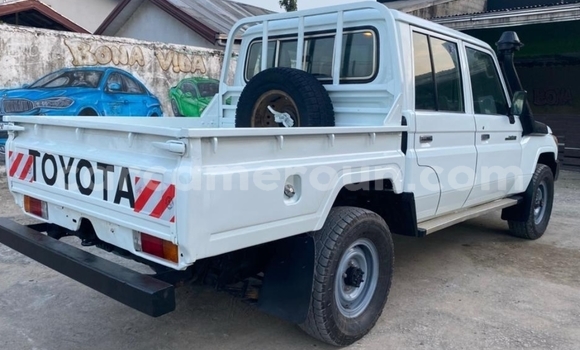 Acheter Import Voiture Toyota Land Cruiser Blanc à Douala, Littoral Cameroon Acheter Import Voiture Toyota Land Cruiser Blanc à Douala, Littoral Cameroon