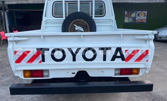 Acheter Import Voiture Toyota Land Cruiser Blanc à Douala, Littoral Cameroon Acheter Import Voiture Toyota Land Cruiser Blanc à Douala, Littoral Cameroon