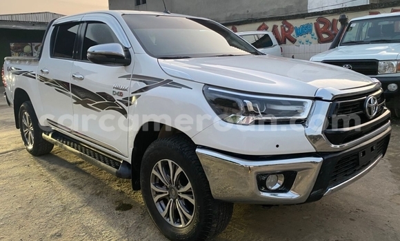 Acheter Import Voiture Toyota Hilux Blanc à Douala, Littoral Cameroon