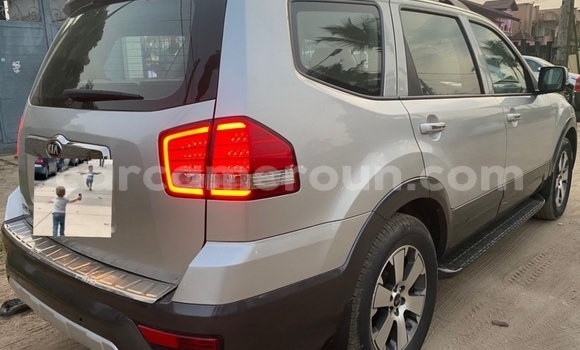 Sayi Na hannu Kia Mohave (Borrego) Azurfa Mota in Douala a Ƙasar Kamaru Sayi Na hannu Kia Mohave (Borrego) Azurfa Mota in Douala a Ƙasar Kamaru