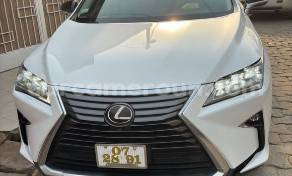 Sayi Na hannu Lexus RX White Mota in Douala a Ƙasar Kamaru