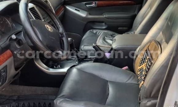 Sayi Na hannu Toyota Prado Azurfa Mota in Douala a Ƙasar Kamaru Sayi Na hannu Toyota Prado Azurfa Mota in Douala a Ƙasar Kamaru