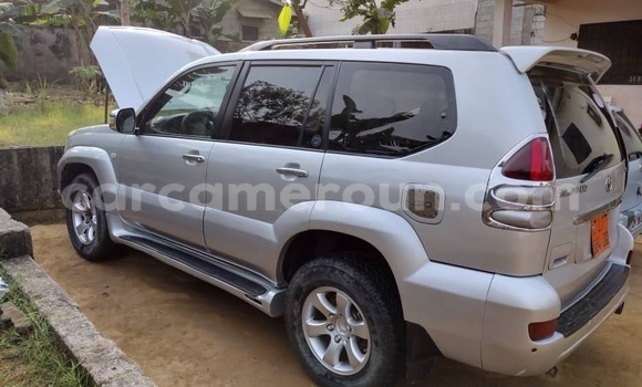 Sayi Na hannu Toyota Prado Azurfa Mota in Douala a Ƙasar Kamaru Sayi Na hannu Toyota Prado Azurfa Mota in Douala a Ƙasar Kamaru